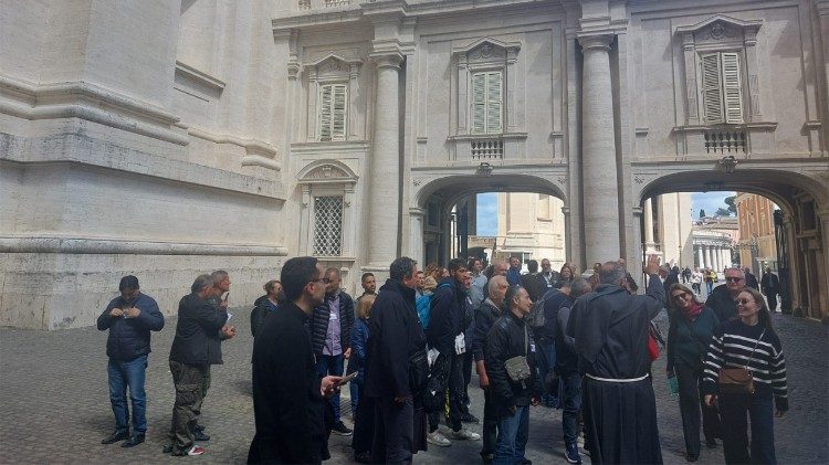 Prima di entrare in Basilica 