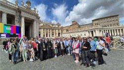 Grupa pielgrzymów z Polski w Watykanie (ks. Marek Weresa)