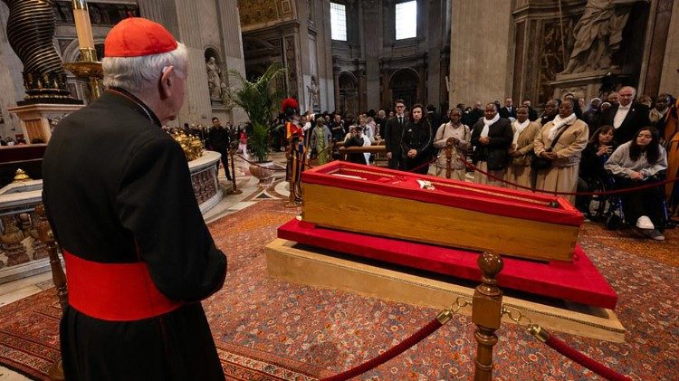 Card. Vincent Nichols pays homage to the late Pope Francis in St Peter's Basilica 