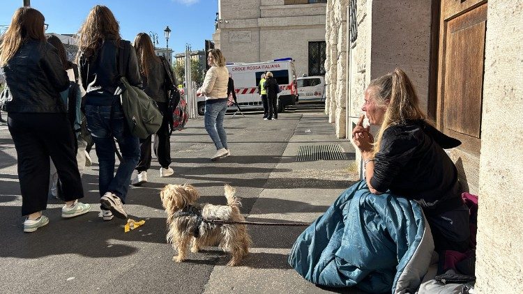 Beatrice, senzatetto presente alle esequie di Papa Francesco