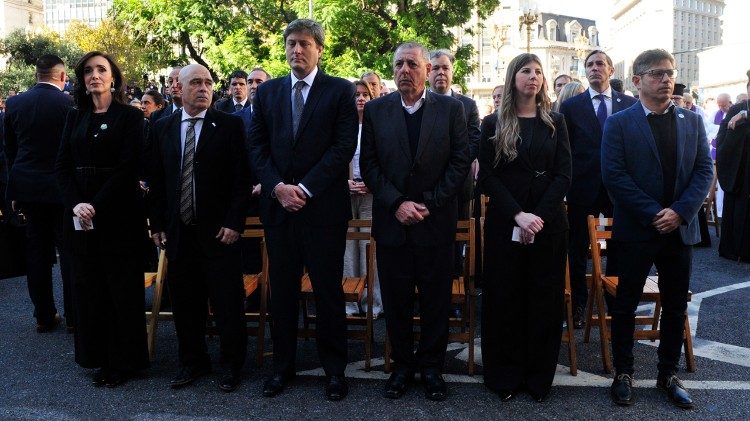 Le autorità presenti (foto © Enrique Cangas)