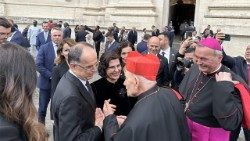 Kardinali Ernest Simoni me presidentin Bajram Begaj e me kryeipeshkvin metropolit të Tiranë-Durrësit, imzot Arjan Dodaj