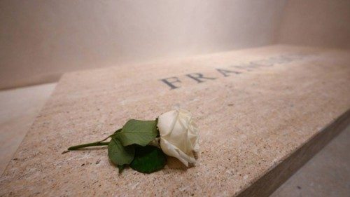 1. Todestag: Gedenkfeier f&uuml;r Papst Franziskus in Rom