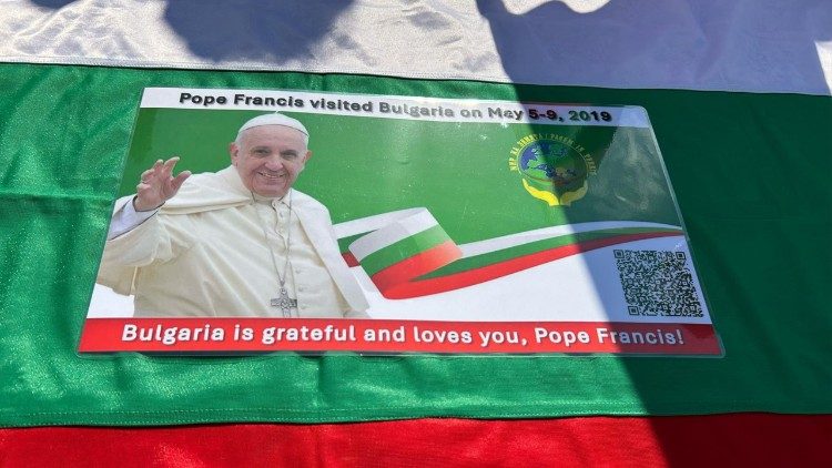 Die Gruppe aus Bulgarien dankt Franziskus