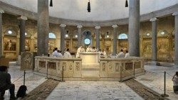 Erdő Péter bíboros misézik a Santo Stefano Rotondo bazilikában 