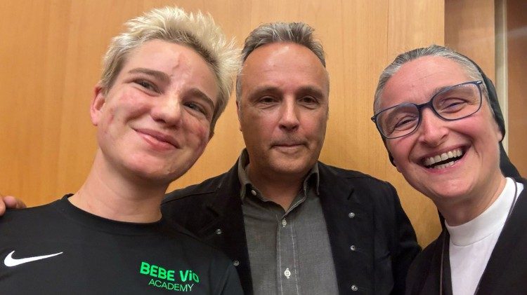 Suor Veronica Donatello insieme a Bebe Vio e ad alcune persone disabili durante il Giubileo a loro dedicato