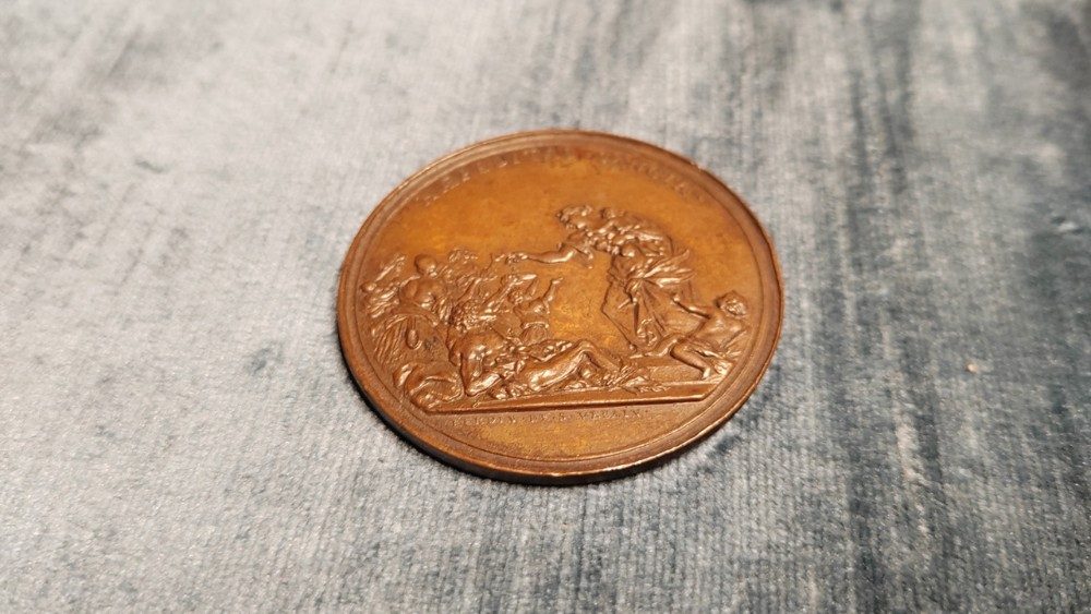 Ferdinand de Saint Urbain, medaglia commemorativa delle opere del pontefice a favore dei bisognosi (senza data)  BAV. Md. Pont. Innocentius XII. 84 © Biblioteca Apostolica Vaticana