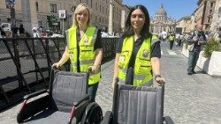 Personale dedicato e bus navetta saranno a disposizione dei disabili per consentire anche a loro di accedere agli eventi del Giubileo dei Giovani. 