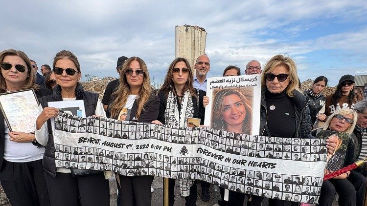 Nada Abdelsater, Cecile Rukoz and the scarf with the image of the victims