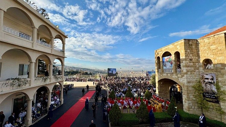 2025.12.02 Libano- Viaggio apostolico Attesa ospedale De la Croix