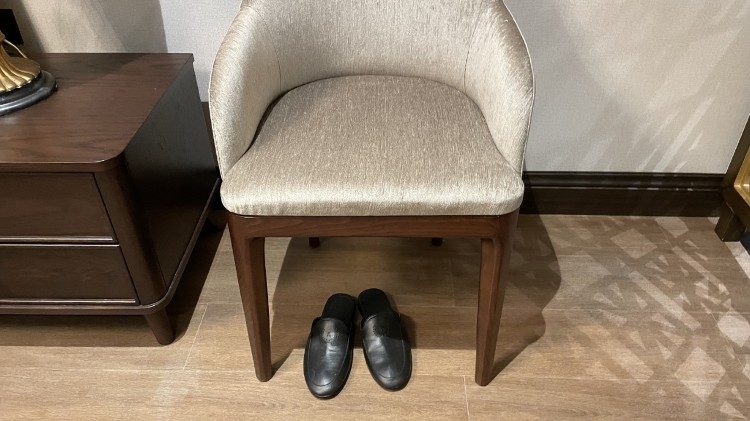 Pantoffeln stehen für den Papst in seiner Suite bereit