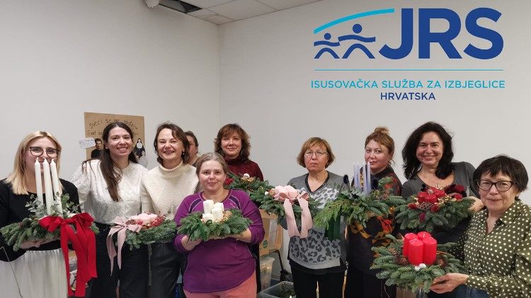 Korisnice JRS-a sudjelovale u radionici izrade adventskih vijenaca u župi Duha Svetoga na Jarunu