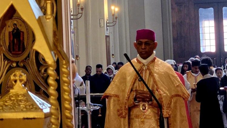 ብፁዕ ኣቡነ ኪዳነ ኣብ ደበረ ቅዱስ ኣንጦንዮስ በኵረ መነኮሳን መሥዋዕተ ቅዳሴ እንከዕርጉ