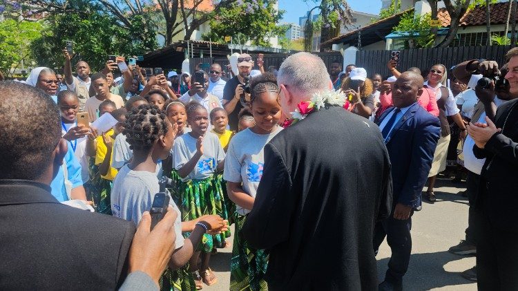 Cardeal Parolin acolhido com júbilo pelos fiéis moçambicanos 