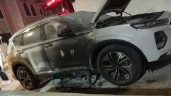 Una delle auto incendiate dai coloni nelle prime ore del 5 dicembre a Taybeh