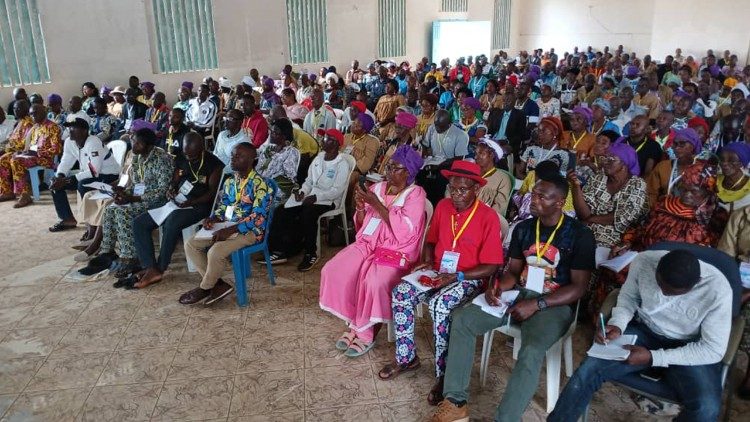 Les cat&eacute;chistes du dioc&egrave;se de Sangm&eacute;lima au cours de la Messe de cl&ocirc;ture de leur Congr&egrave;s jubilaire