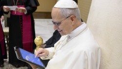 2025.12.09 L'Annuario Pontificio digitale viene presentato a Papa Leone XIV (Vatican Media)
