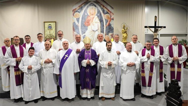 Biskup Mijo Gorski s devetoricom kandidata za trajni đakonat  (TUZGN)