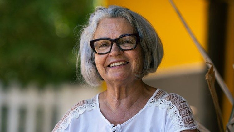 Tia Eva é a artesã que criou presépio exposto no Vaticano. Foto: Acervo Santuário Cristo Redentor