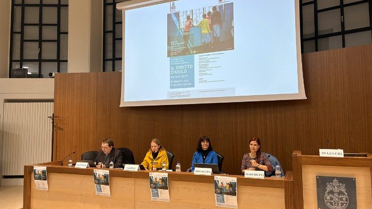 Un  momento della presentazione presso l'Aula Magna della Pug