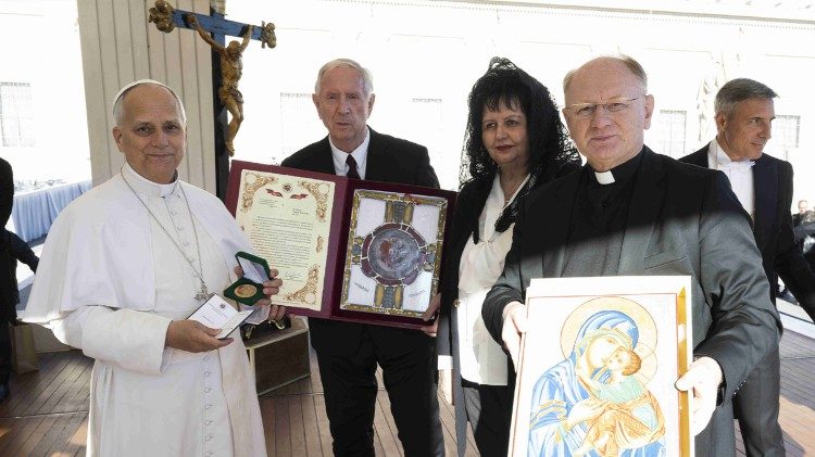 Papież otrzymał medal od Akademii