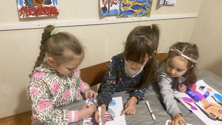 2025.12.11 Bambini ucraini di Dnipro alla scuola di arte 
