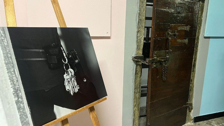 2025.12.11  La prima de La Scala vista dal carcere 