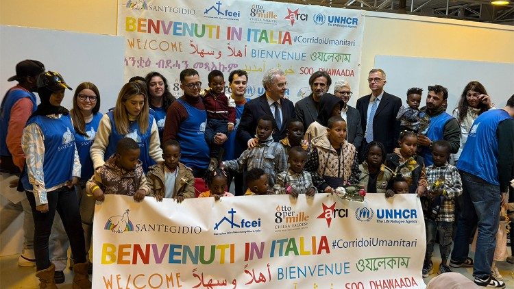 Il benvenuto in Italia per i rifugiati giunti a Fiumicino con i corridoi umanitari