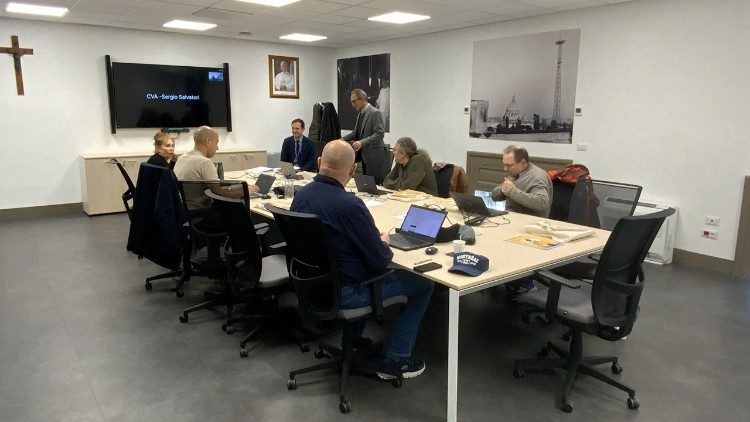 La Sala Pio XI  della Palazzina Marconi in Vaticano ospita il "G9 delle onde corte"