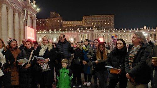 České koledy zazněly na Svatopetrském náměstí