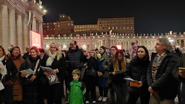 České koledy zazněly na Svatopetrském náměstí