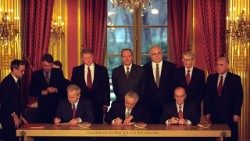 Am 14. Dezember 1995 wurde das Abkommen von Dayton in Paris unterzeichnet
