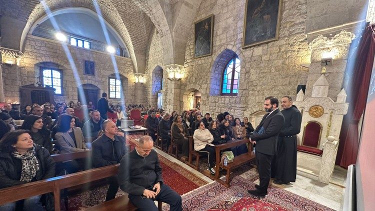 2025.12.15 Continuano le visite  dei pellegrini al convento di Bzommar