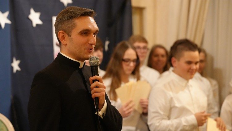 „To wydarzenie zawdzięczamy bohaterce wieczoru, Valerii” – podkreślił ks. Tomasz Jarosz