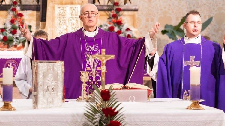 Nuncij Giorgio Lingua i župnik Filip Vučak u Krašiću (Foto: Josip Vuković)