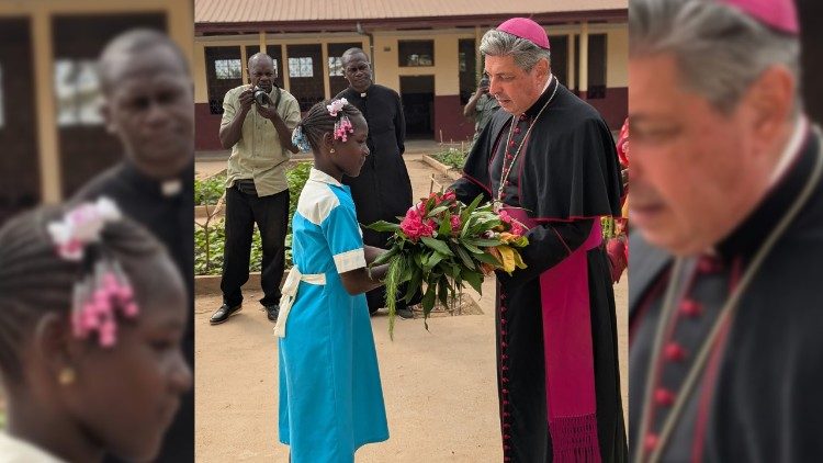 Accueil du Nonce apostolique au Cameroun et en Guin&eacute;e &eacute;quatoriale, Mgr Jos&eacute; Aveli au Grand Mbamno Bettencourt  