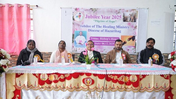 2025.12.17 हजारीबाग जन विकास केंद्र में नर्सों और स्वास्थ्य कर्मियों का जुबली समारोह