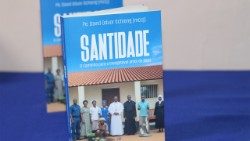 O livro do P. David Oduor Ochieng, lançado na Beira, em Moçambique