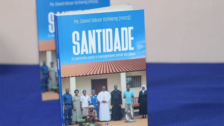 O livro do P. David Oduor Ochieng, lançado na Beira, em Moçambique