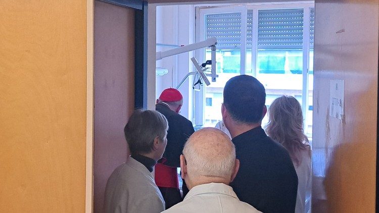 Cardinal Parolin visits patients in the oncology ward