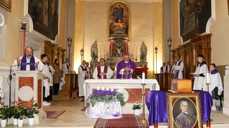 Biskup Ivan Štironja predvodi misu u crkvi krštenja biskupa Jurja Dobrile (Foto: Porečka i Pulska biskupija)