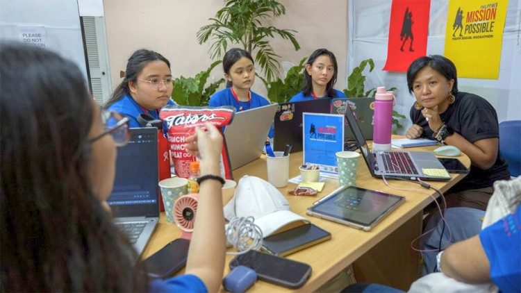 Assumption Antipolo work together to create their PASAHero pitch