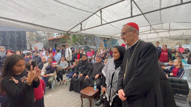 La visita del cardinale Pizzaballa alla parrocchia della Sacra Famiglia di Gaza