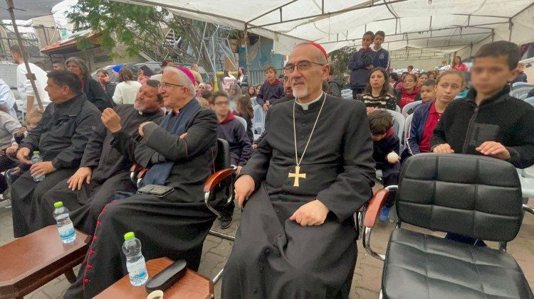 Il cardinale Pizzaballa in visita alla parrocchia della Sacra Famiglia di Gaza