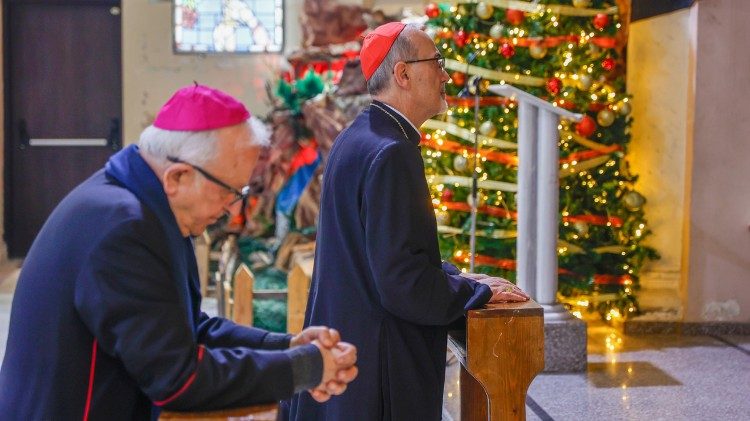 Il patriarca Pizzaballa in preghiera a Gaza