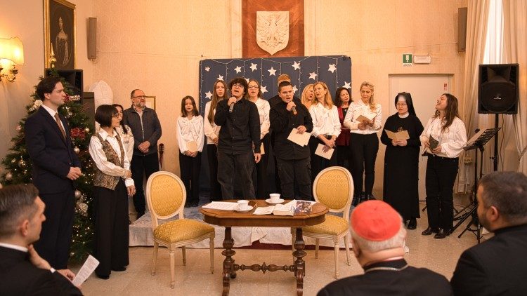 Po Mszy Świętej, w Auli Jana Pawła II, odbyło się spotkanie opłatkowe Polonii