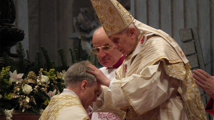 Benediktas XVI konsekruoja vyskupu G. Gänsweiną 2013 01 06