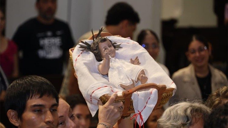 Bendici&oacute;n estatuillas del Ni&ntilde;o Dios