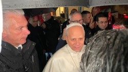 2025.12.23 Papa Leone XIV incontra i giornalisti a Castel Gandolfo