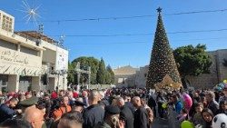 The Christmas tree in Bethlehem and the arrival of Cardinal Pizzaballa